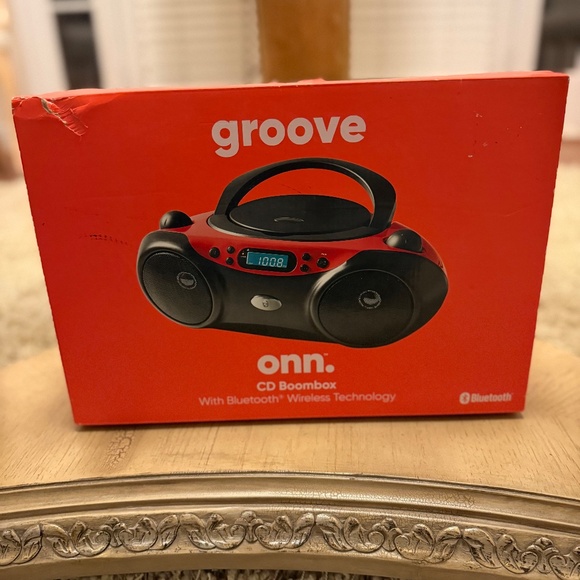 New Groove Onn Red Boombox CD Player & FM w/Radio Bluetooth Wireless Technology - Picture 11 of 11